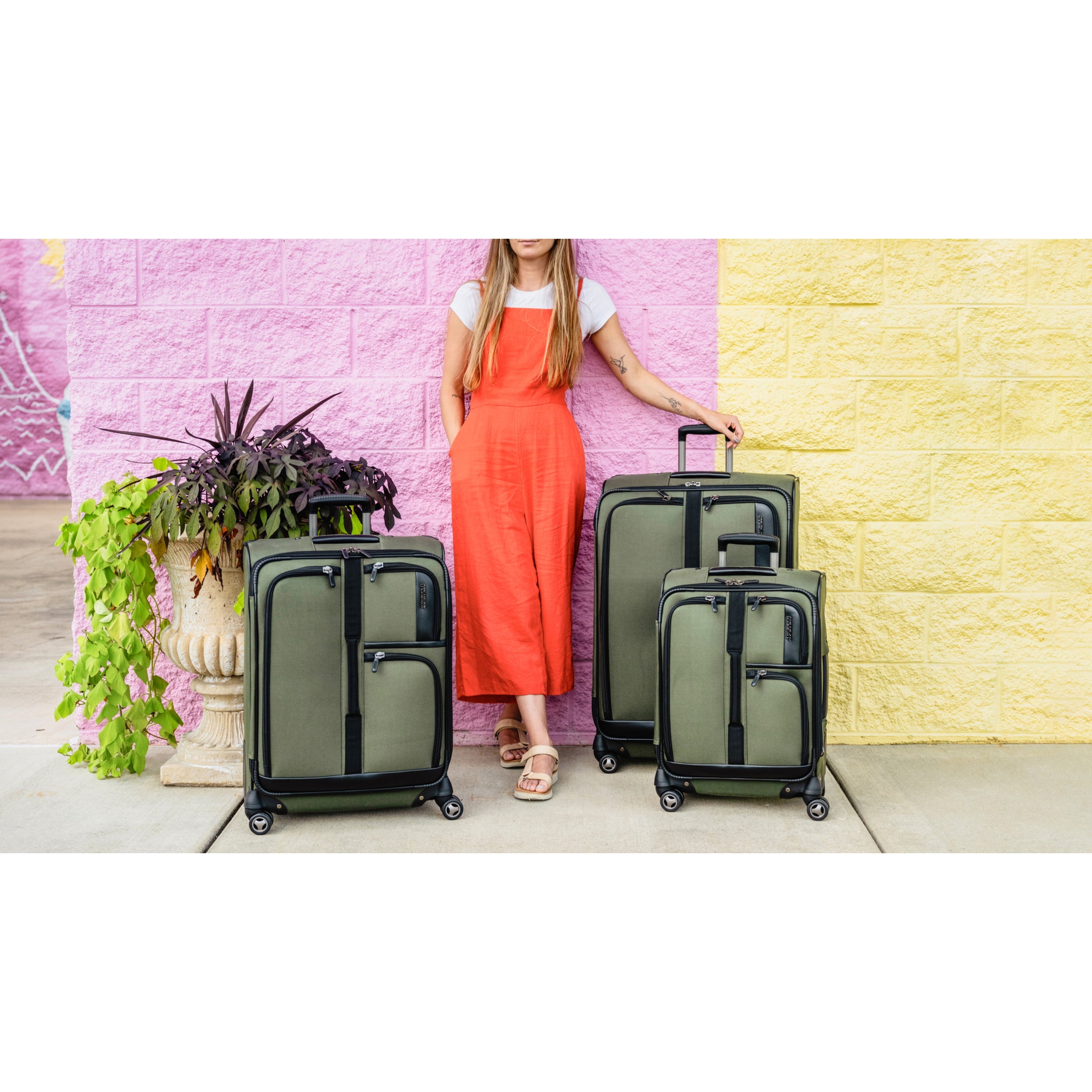 Cargo Max 21" Softside Carry on Spinner Luggage with Divider Pockets, Olive