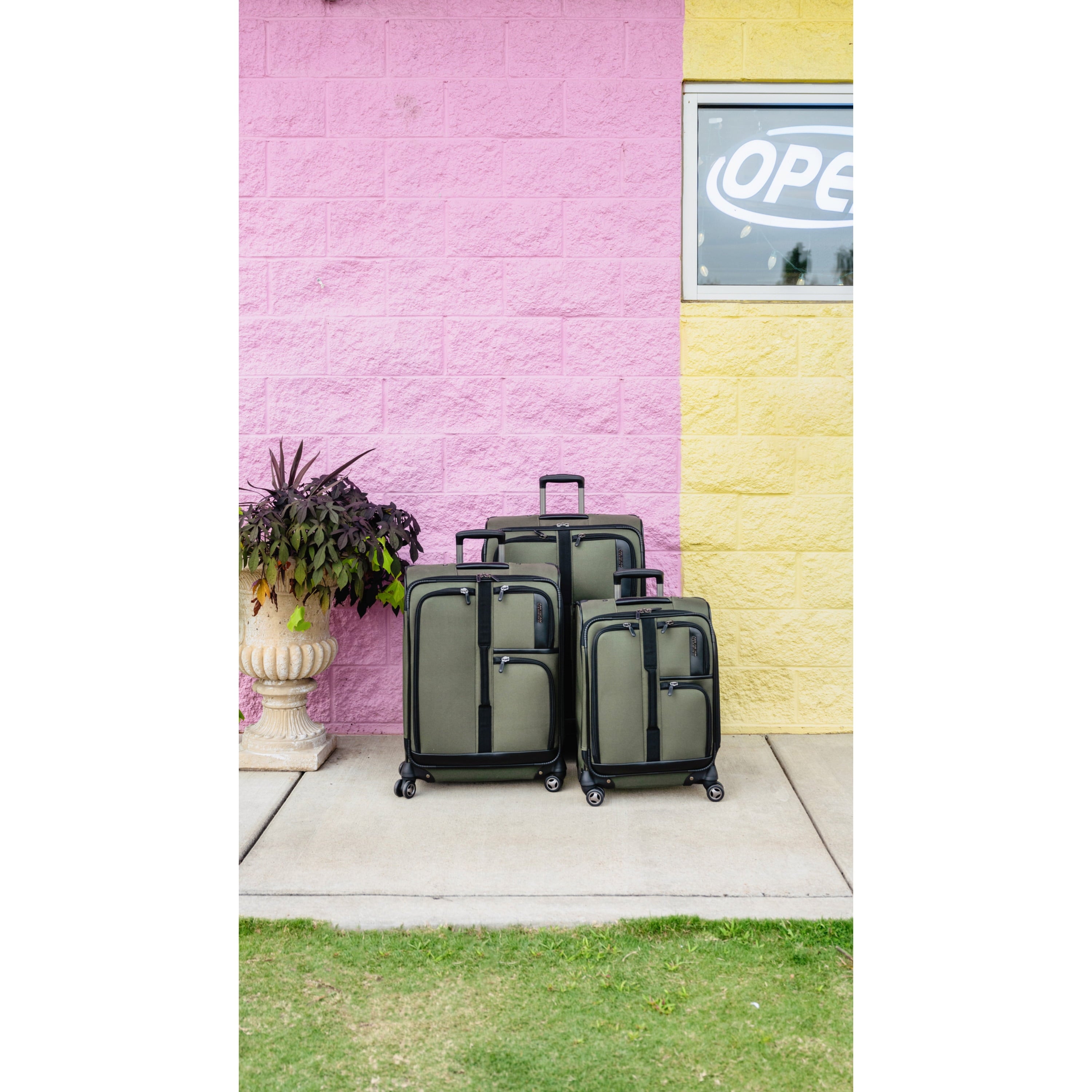 Cargo Max 21" Softside Carry on Spinner Luggage with Divider Pockets, Olive
