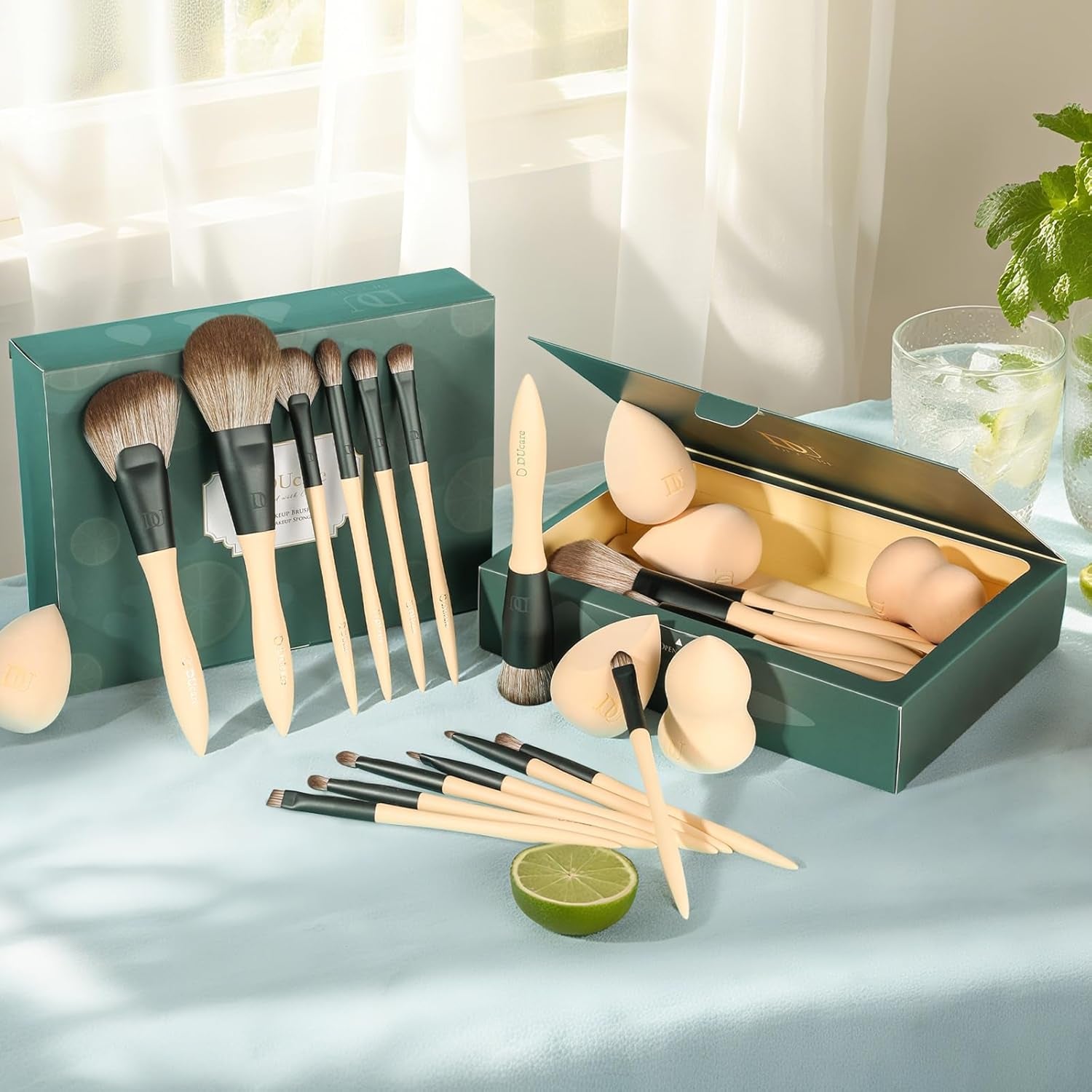 Ducare 18-Piece Makeup Gift Set - Includes 14 Makeup Brushes, 3 Sponges & Cosmetic Bag for Flawless Foundation, Blush, and Eye Makeup