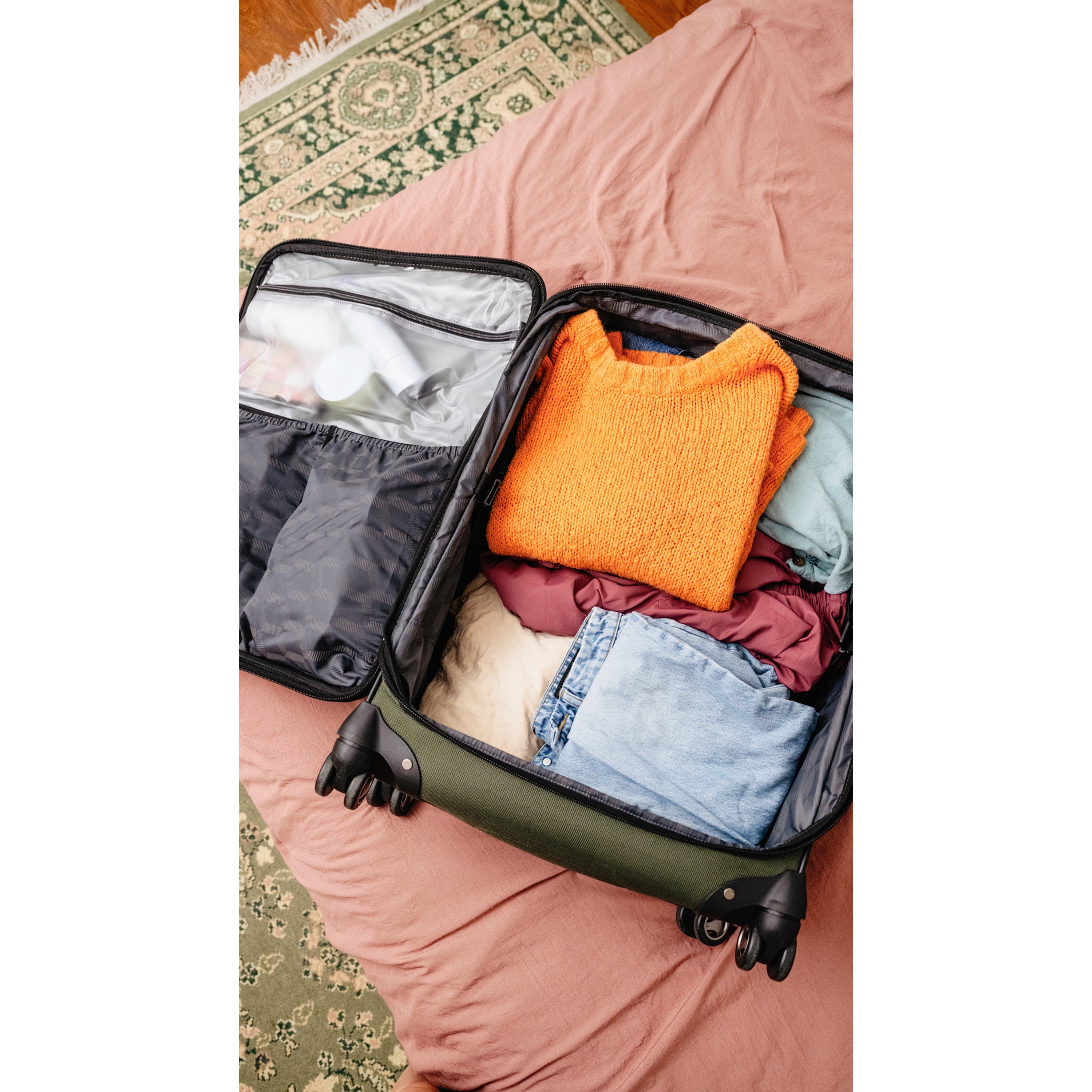 Cargo Max 21" Softside Carry on Spinner Luggage with Divider Pockets, Olive