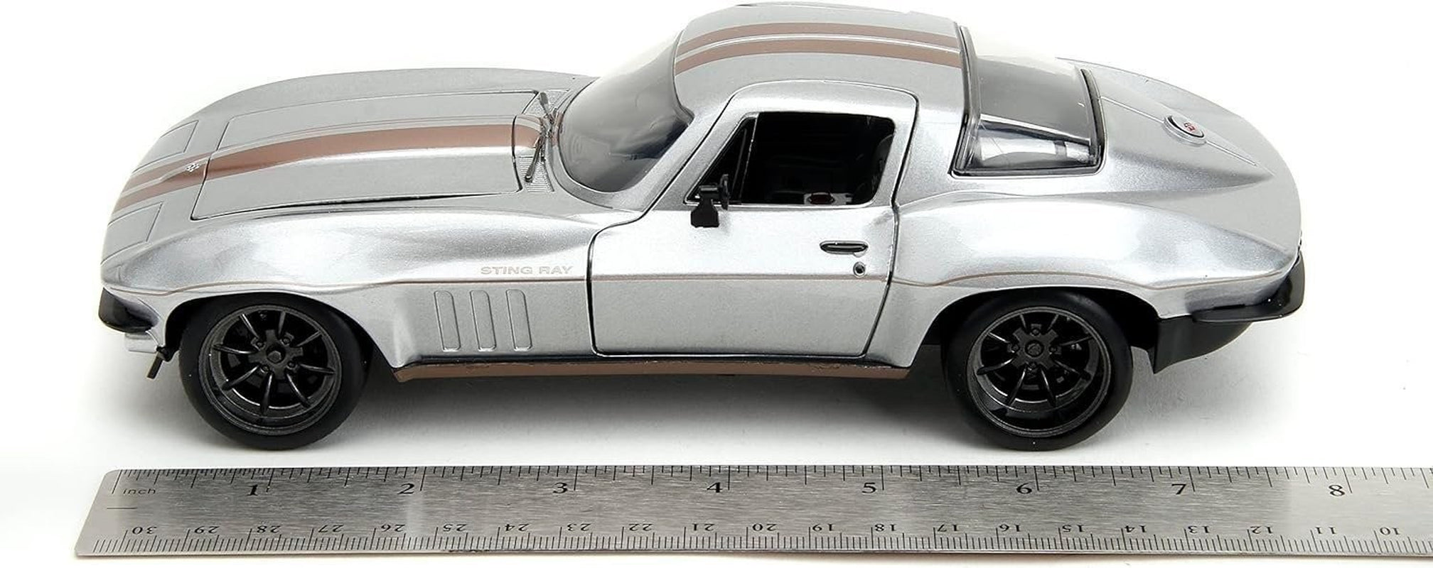 Big Time Muscle 1:24 Scale Die-Cast Model of 1966 Chevrolet Corvette Stingray