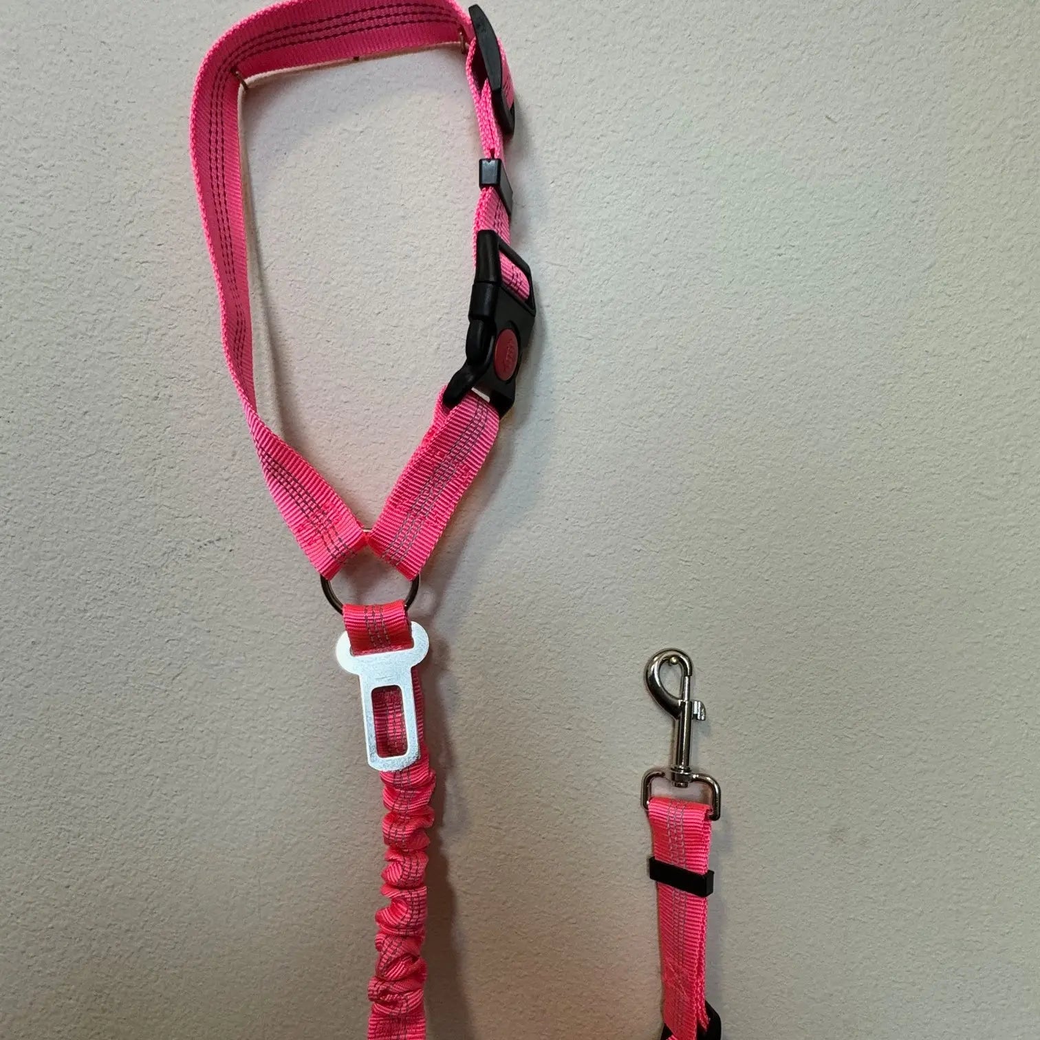 2-Pack Adjustable Dog Seat Belt Headrest Clip with 3-in-1 Harness Buckle and Leash - Reflective Car Harness Pet Supplies